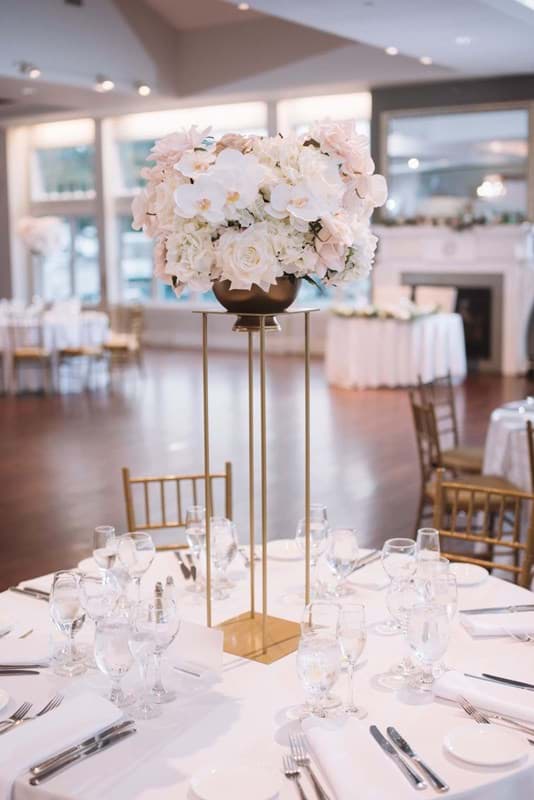 Picture of Wren Grand Centerpiece