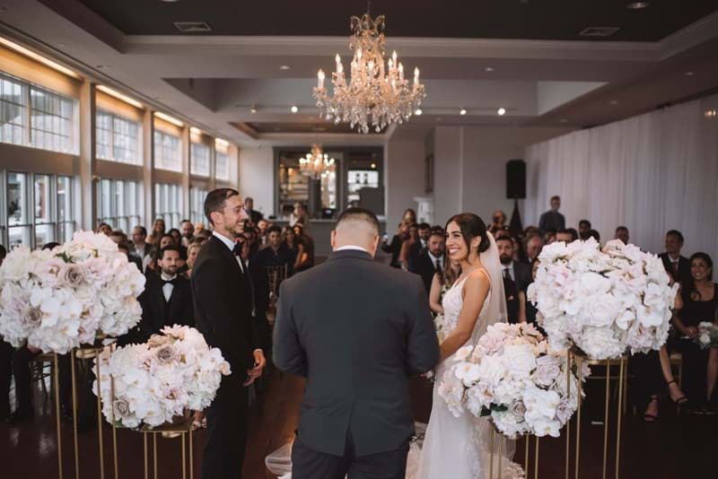 Picture of Wren Grand Centerpiece