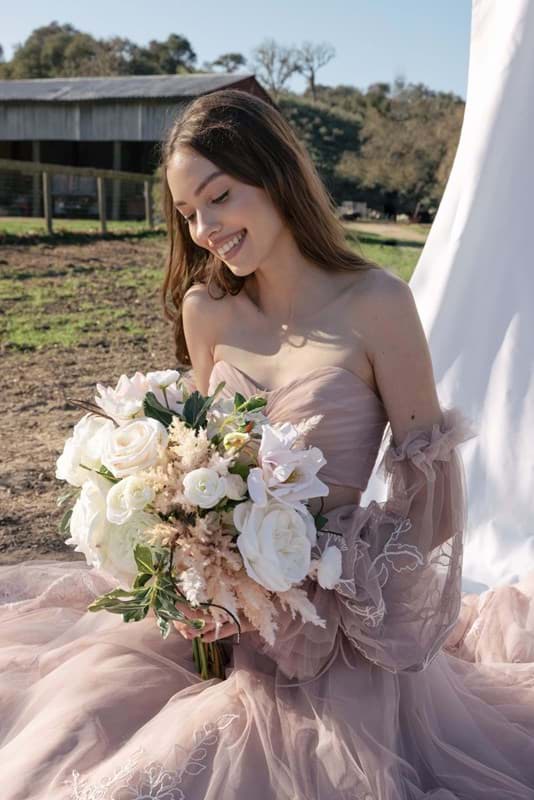 Picture of Bianca Bridal Bouquet (Hand-tied)