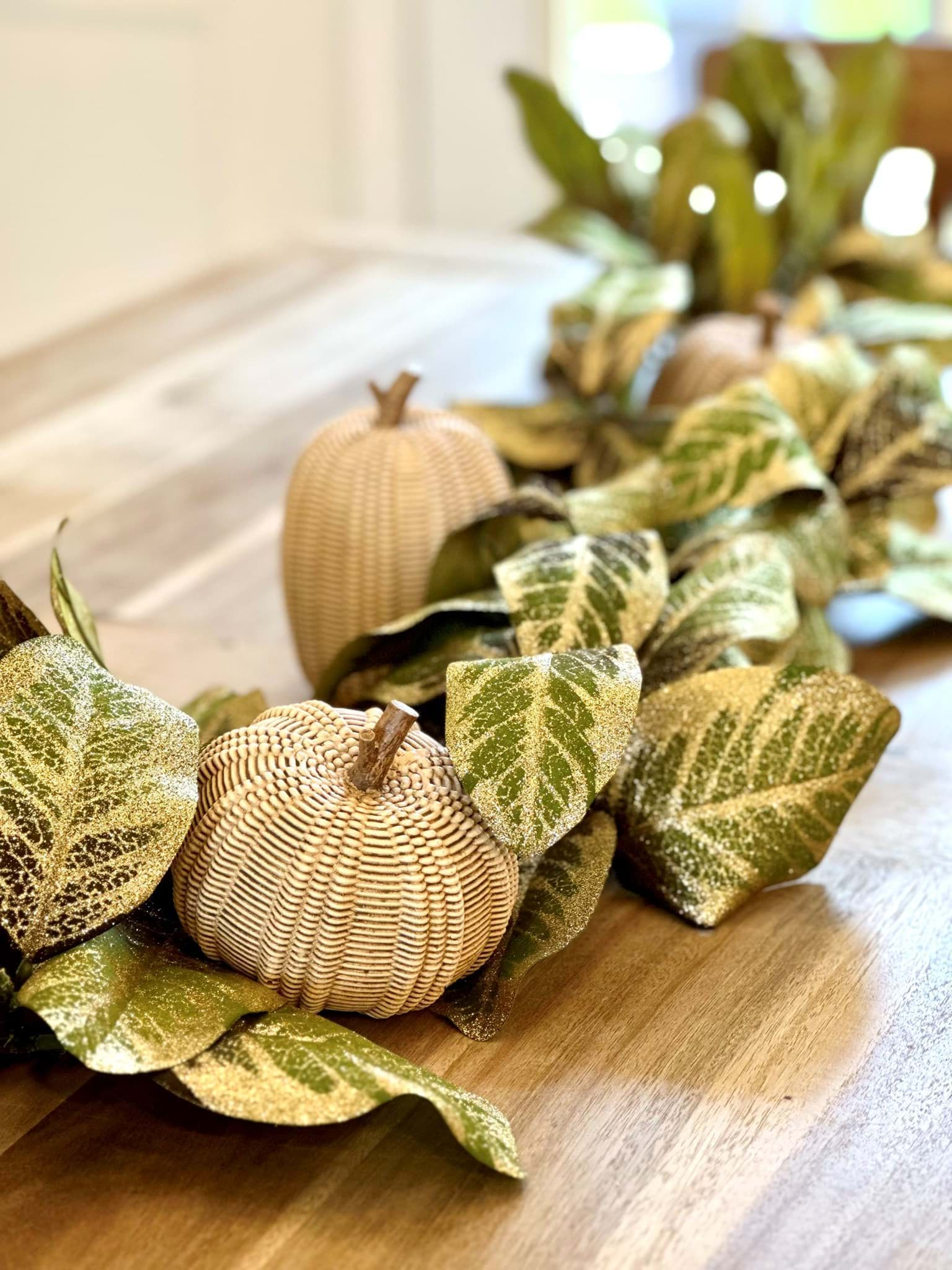 Picture of Gold Trim Magnolia Leaf Garland