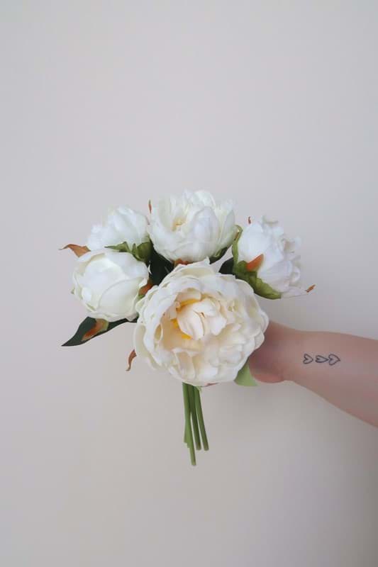 Picture of Real Touch White Peony Bundle