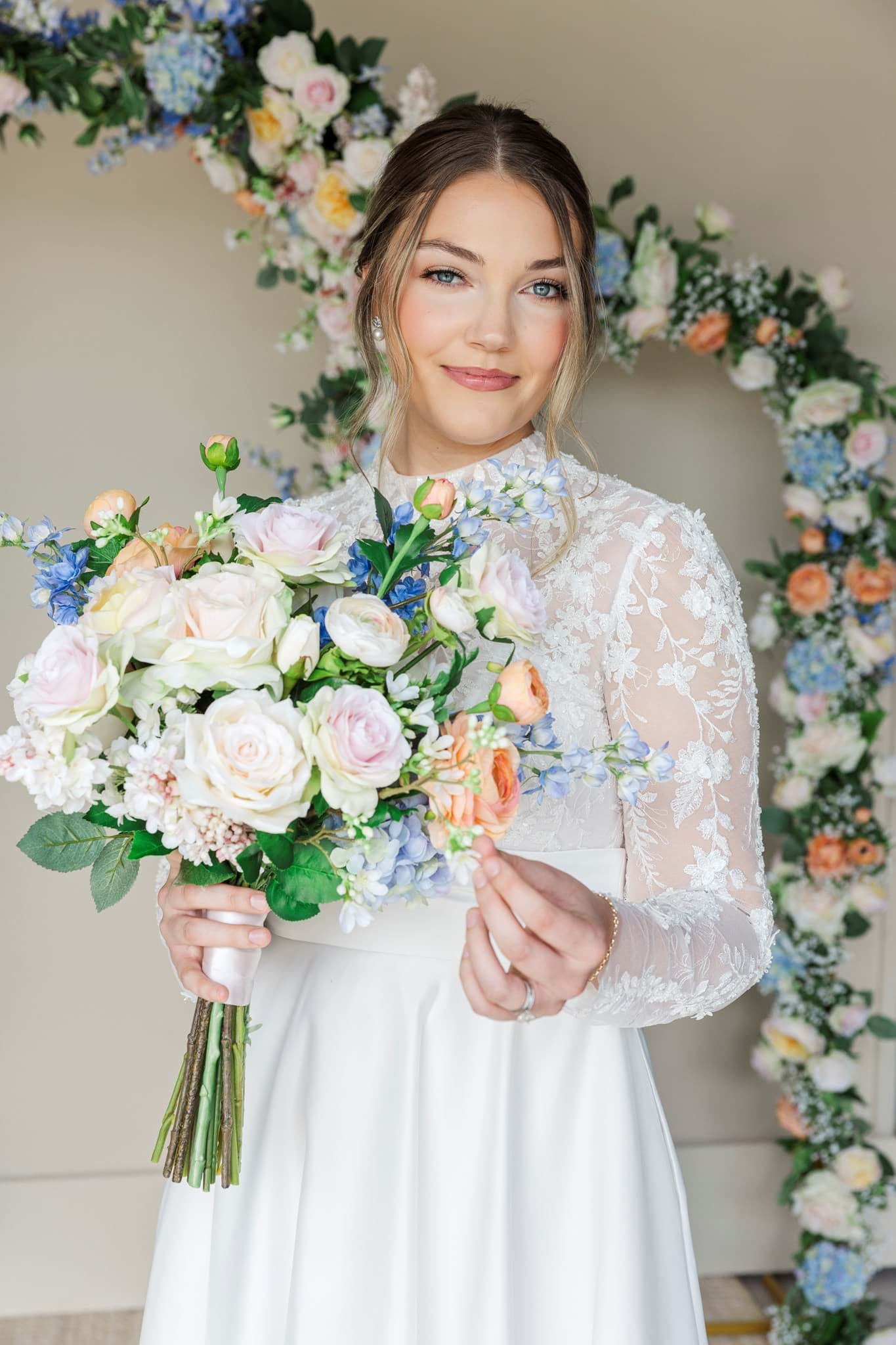 Picture of Kate Bridal Bouquet (Hand-tied)