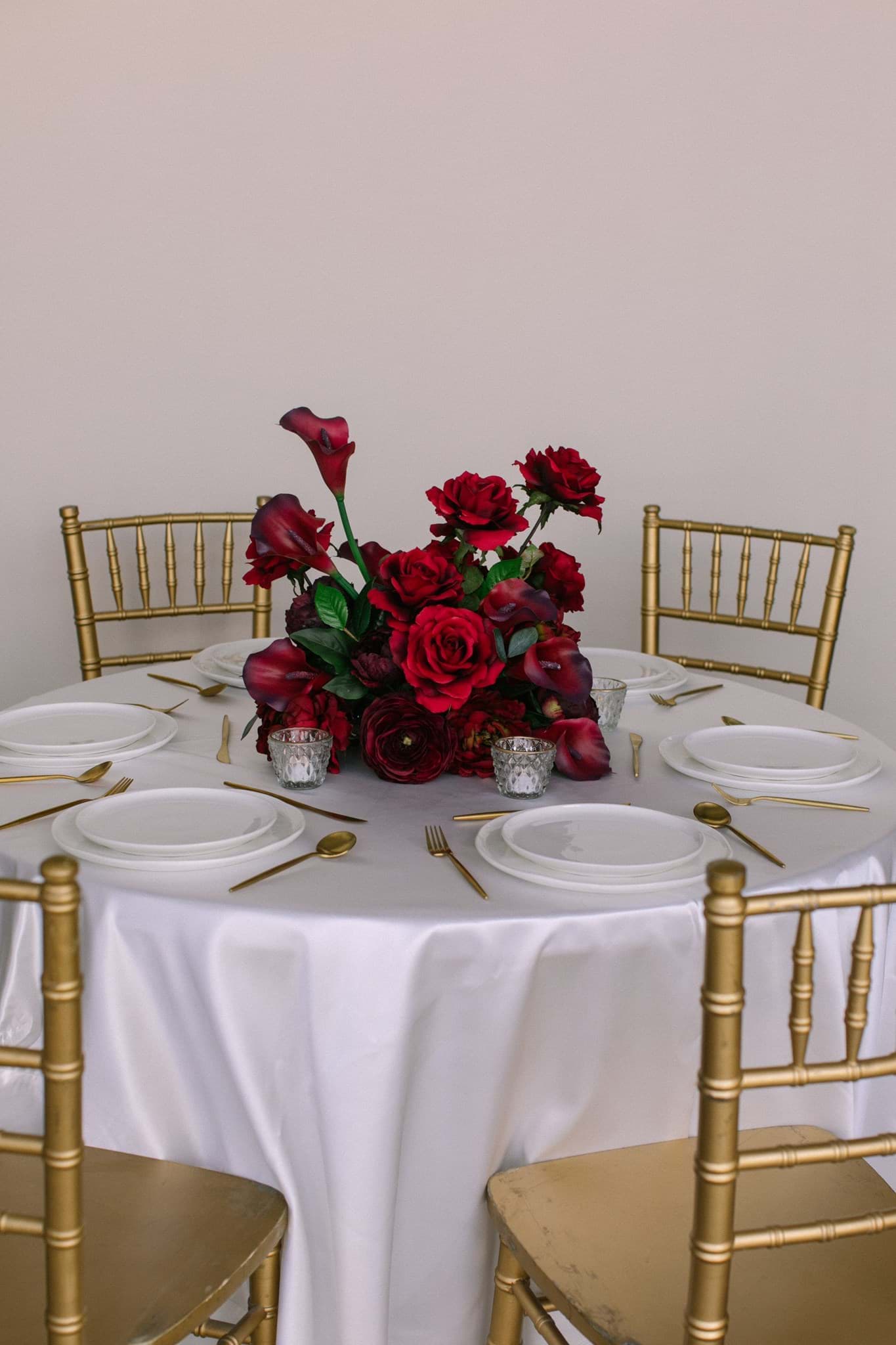 Picture of Stella Large Vaseless Centerpiece