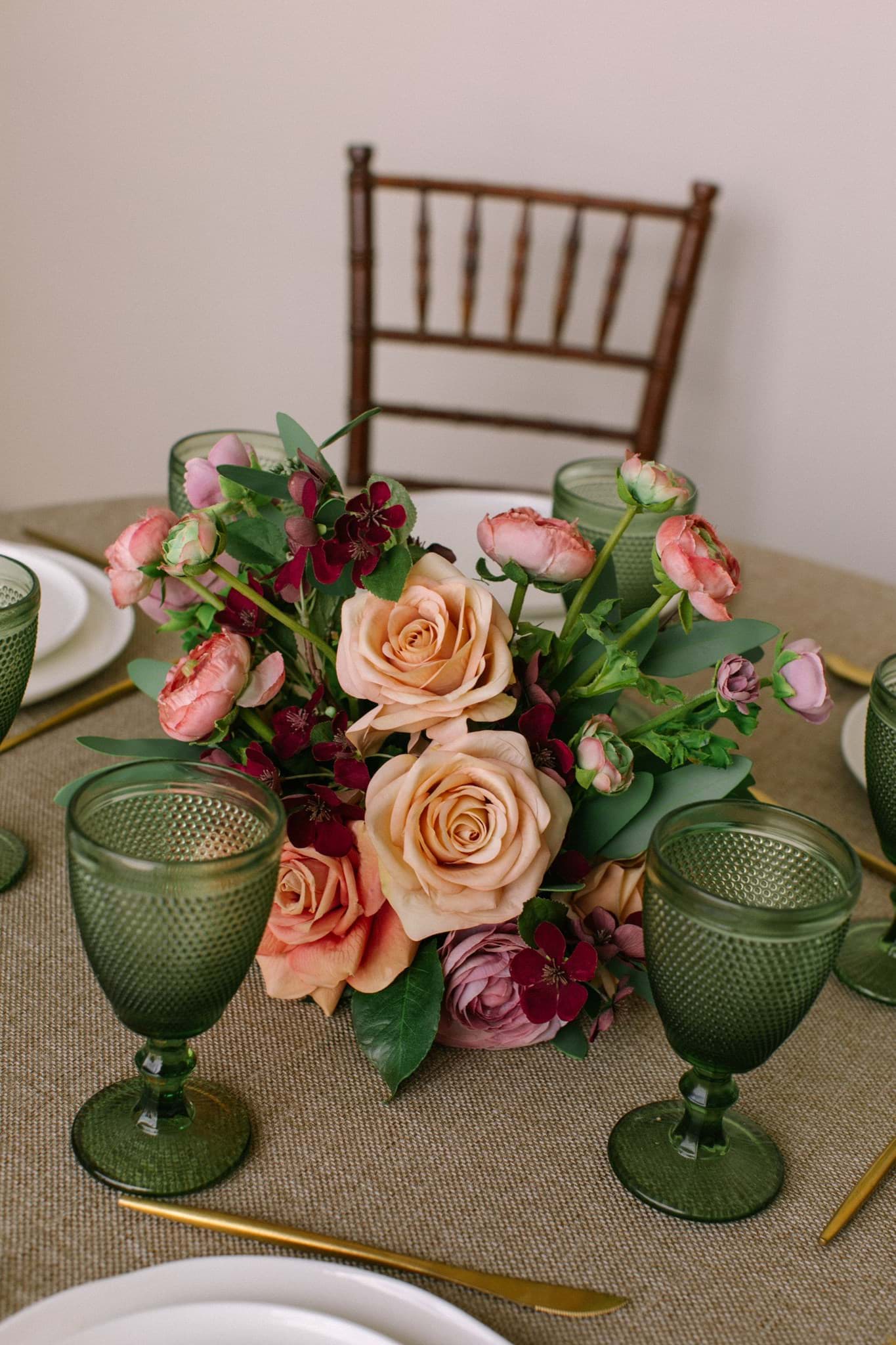 Picture of Nina Vaseless Centerpiece